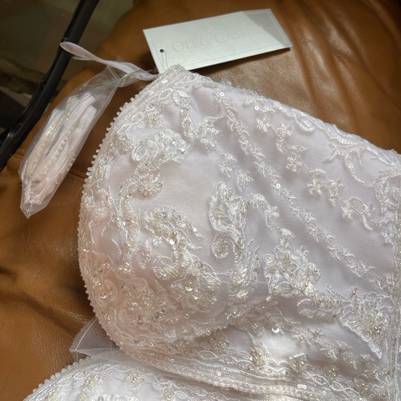 Brand New David’s Bridal Beaded Scroll and Lace Mermaid Wedding Dress Size 4 - Picture 15 of 16